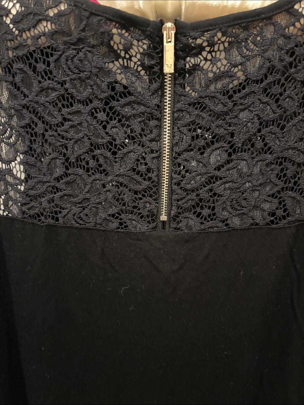 Vince Camuto Black Sleeveless Lace-Yoke Tank - Picture 3 of 8